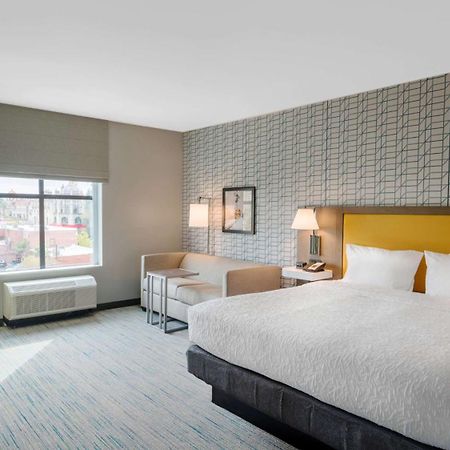 Hampton Inn Riverside Downtown Экстерьер фото