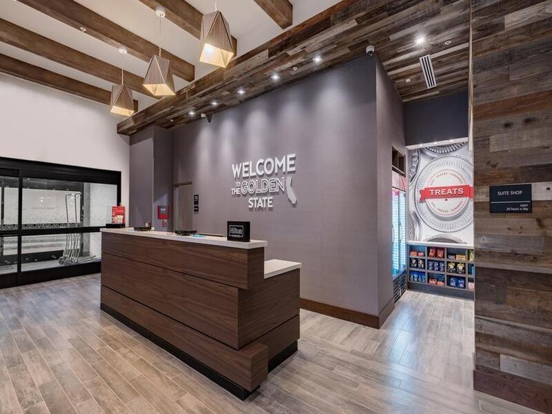 Hampton Inn Riverside Downtown Экстерьер фото