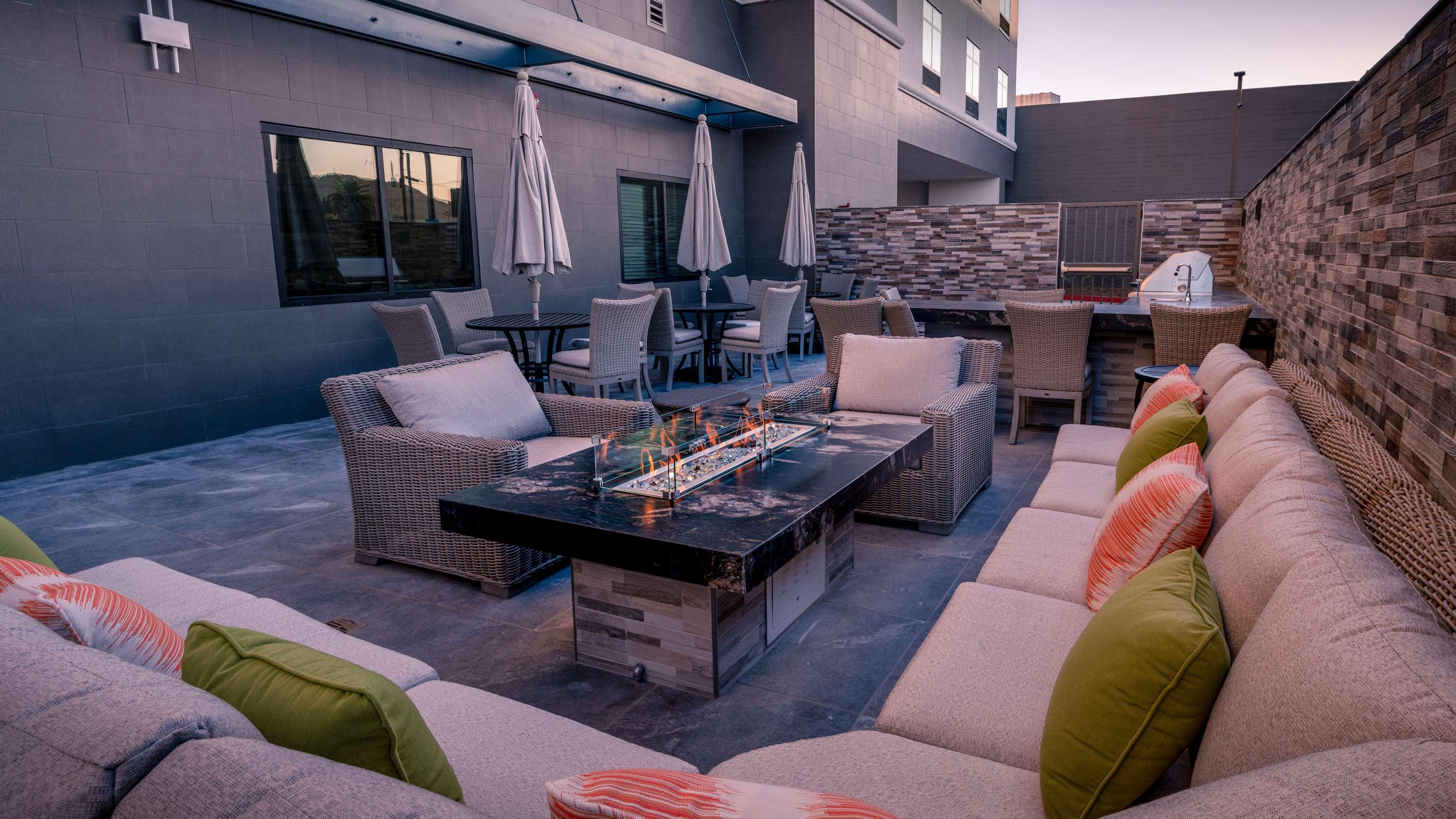 Hampton Inn Riverside Downtown Экстерьер фото