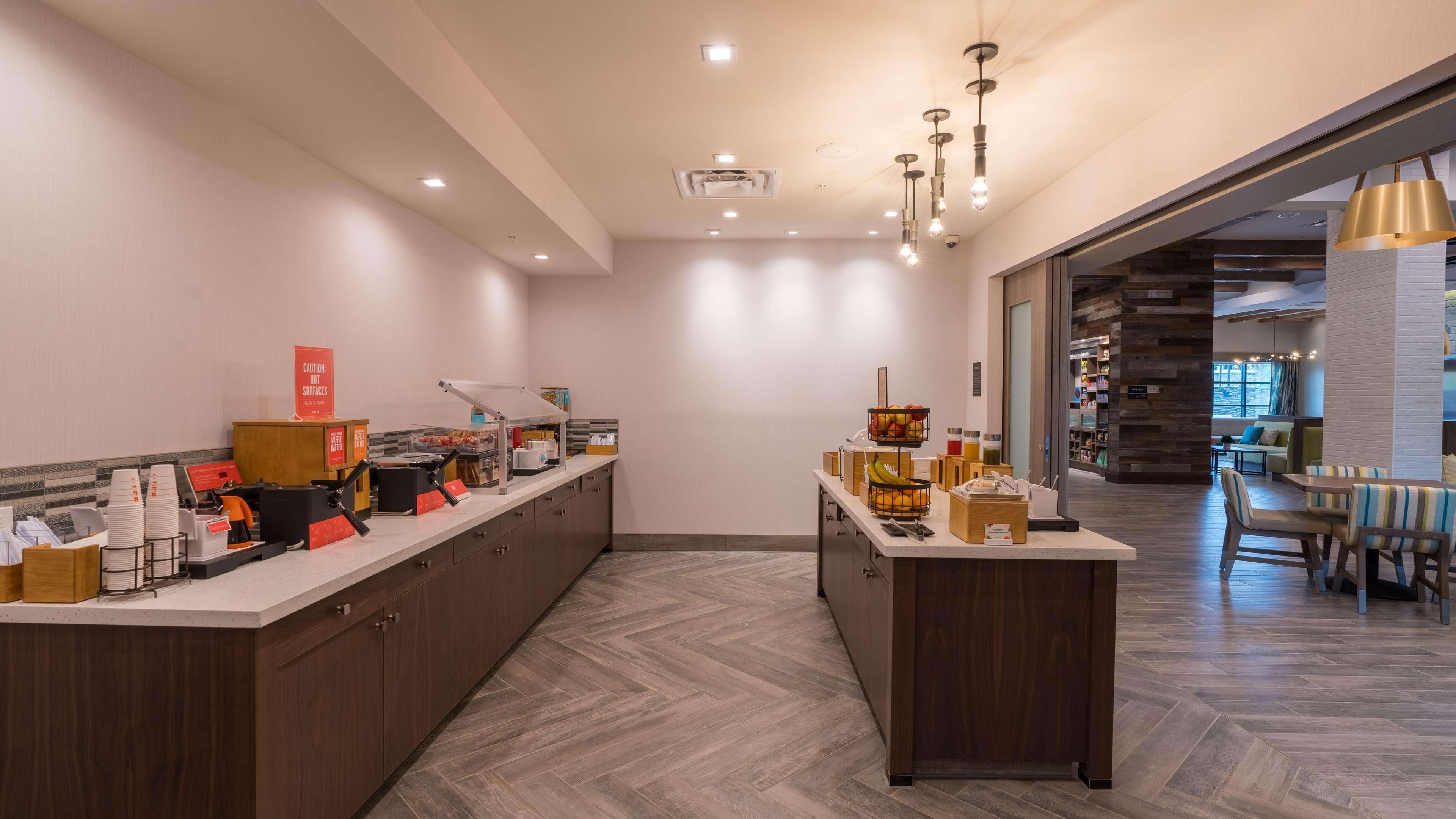 Hampton Inn Riverside Downtown Экстерьер фото