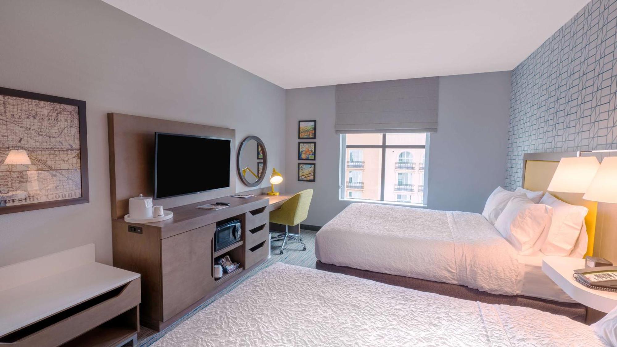 Hampton Inn Riverside Downtown Экстерьер фото