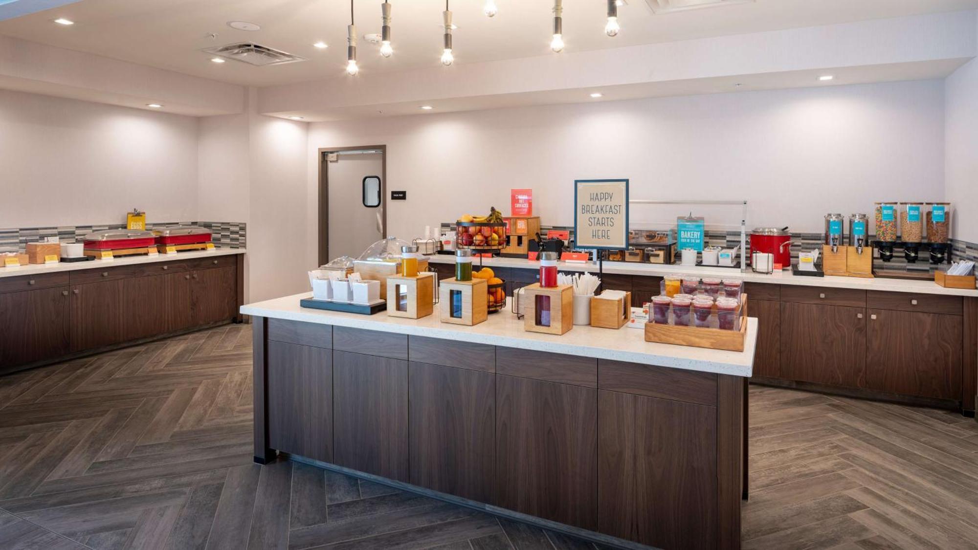 Hampton Inn Riverside Downtown Экстерьер фото