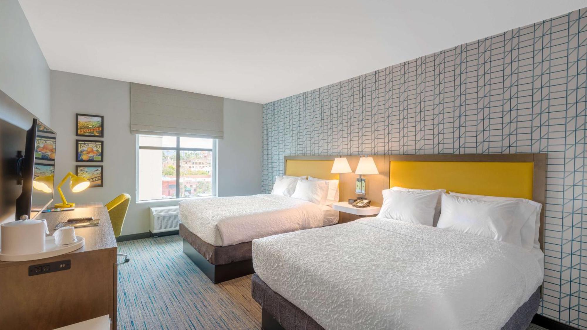 Hampton Inn Riverside Downtown Экстерьер фото